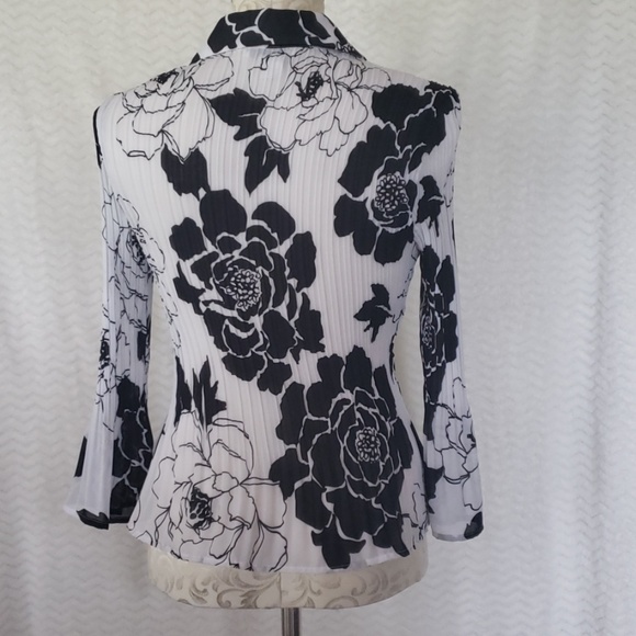 Allison Taylor petite blouse white & black flowers - Picture 4 of 5